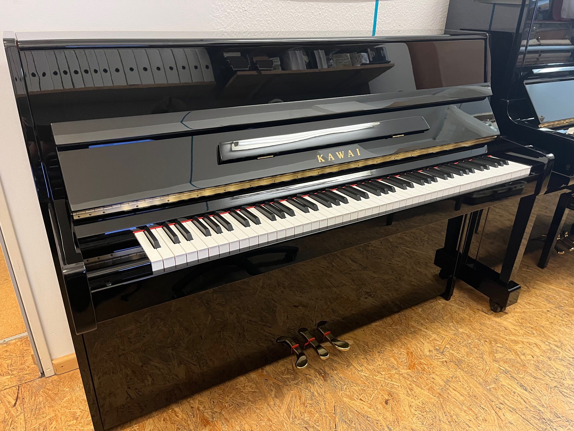 Klavier Kawai K-15E gebraucht